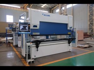 6-teljeline CNC-presspedaalmasin 100 tonni x 3200 mm