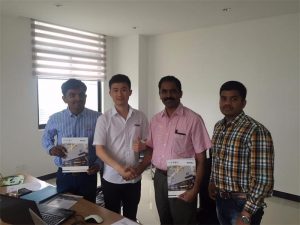 Sri Lanka kliendid arutavad meie büroos Mr.Tai'iga seotud tehnoloogiat