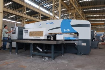 CNC hüdrauliline tornpump pressi 30-tonnise CNC mulgustamiseks press masin