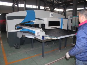 servo jõuallikas ja kasutatud amada cnc turret punch press