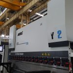 6-teljeline hüdrauliline Cnc-piduripedaal 200 tonni 3100 mm tsentraalse tagasitõmbe jaoks XR Z1 Z2-telg